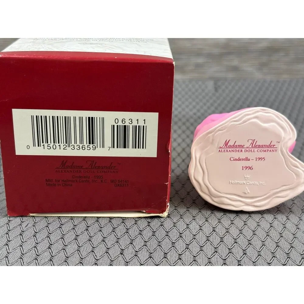 Hallmark Keepsake Cinderella Madame Alexander Christmas Holiday Ornament 1996